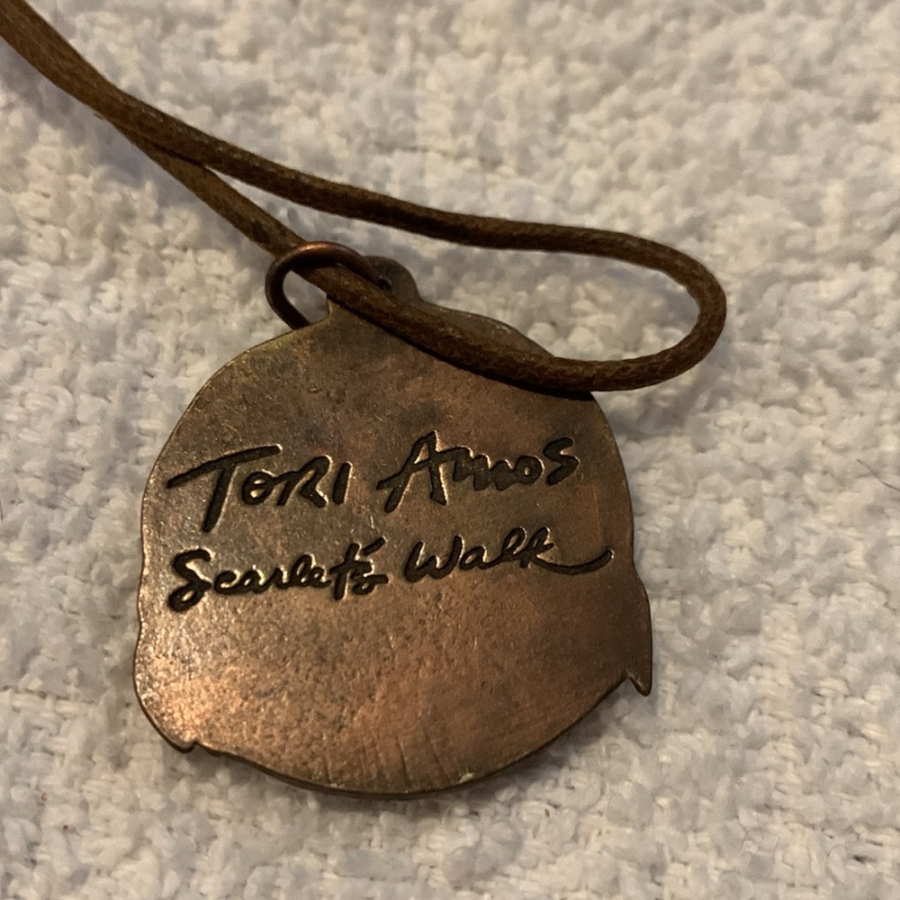 Vintage unisex Tori Amos necklace